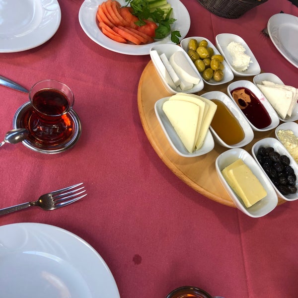 Das Foto wurde bei Orman Cafe Restaurant von Pelin Ö. am 1/25/2020 aufgenommen