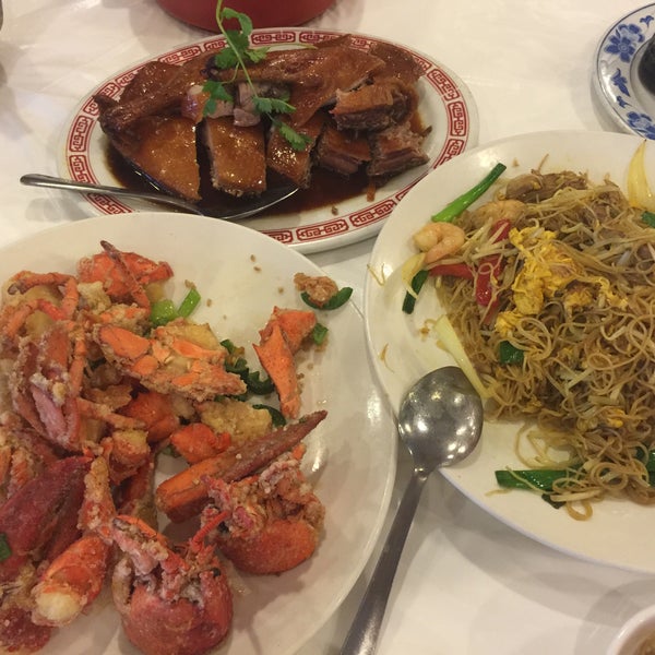 Foto tirada no(a) Confucius Seafood Restaurant por Vanessa L. em 7/2/2016