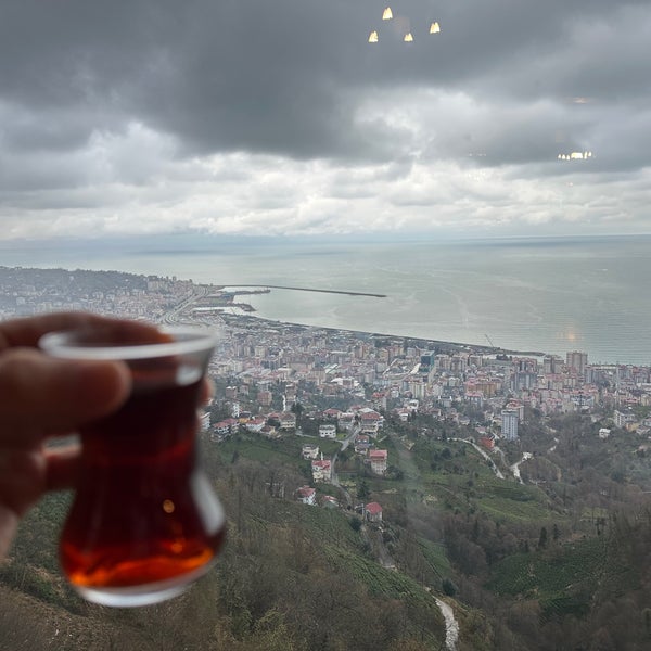 Снимок сделан в Şahin Tepesi Restaurant &amp;  Cafe пользователем Faruk K. 2/10/2023