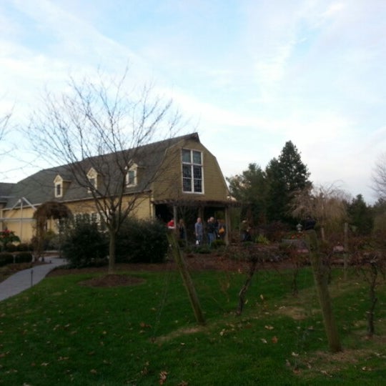 รูปภาพถ่ายที่ Crossing Vineyards and Winery โดย shawnelise t. เมื่อ 11/18/2012