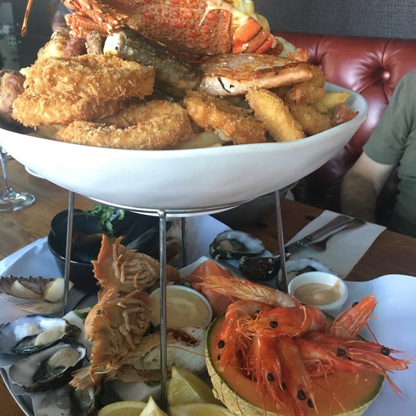 Foto diambil di Blue Fish Seafood Restaurant oleh Vicente P. pada 1/22/2017