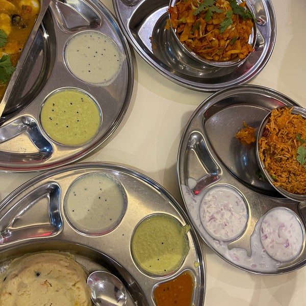المطعم هندي أصلي ويقدم الأكل بطريقة جنوب الهند ، اعجبني جداً