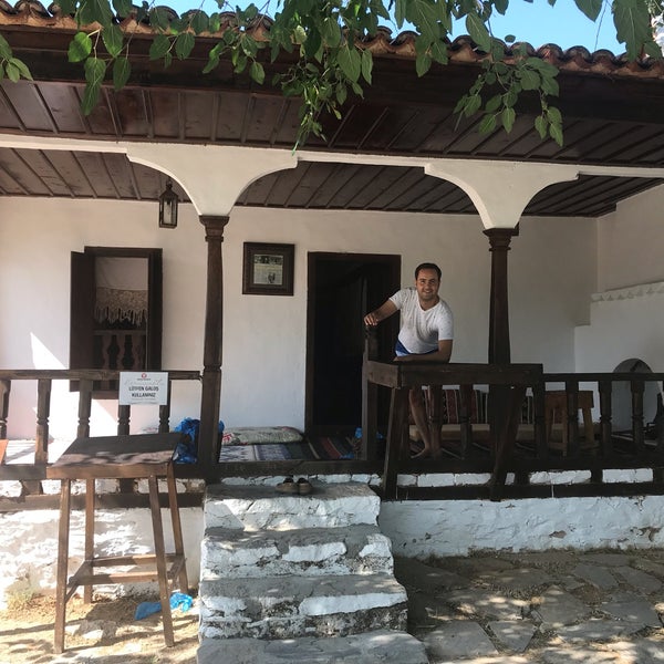 Photo taken at Kerimoğlu Türküsü Evi by Özgür on 8/17/2019
