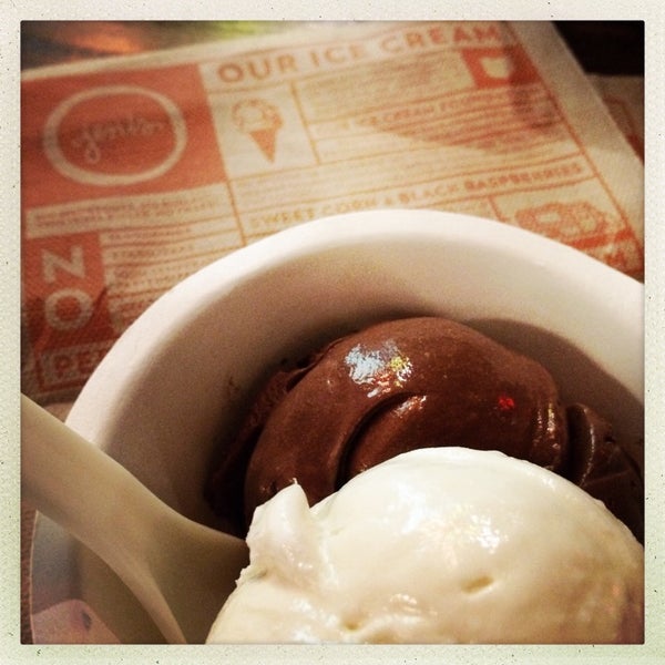 10/6/2014에 Jenny M.님이 Jeni&#39;s Splendid Ice Creams에서 찍은 사진