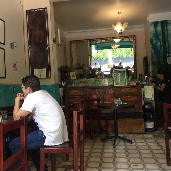 Foto scattata a Café Regina da Pattakin P. il 5/28/2017