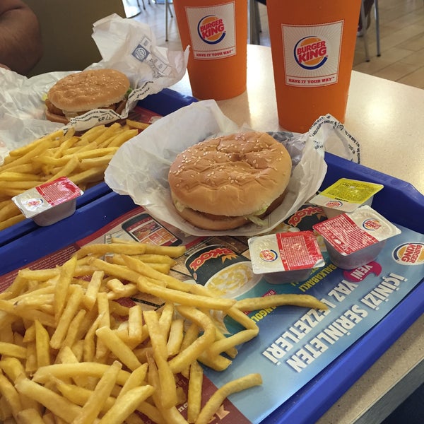 รูปภาพถ่ายที่ Burger King โดย Yahya A. เมื่อ 9/5/2015