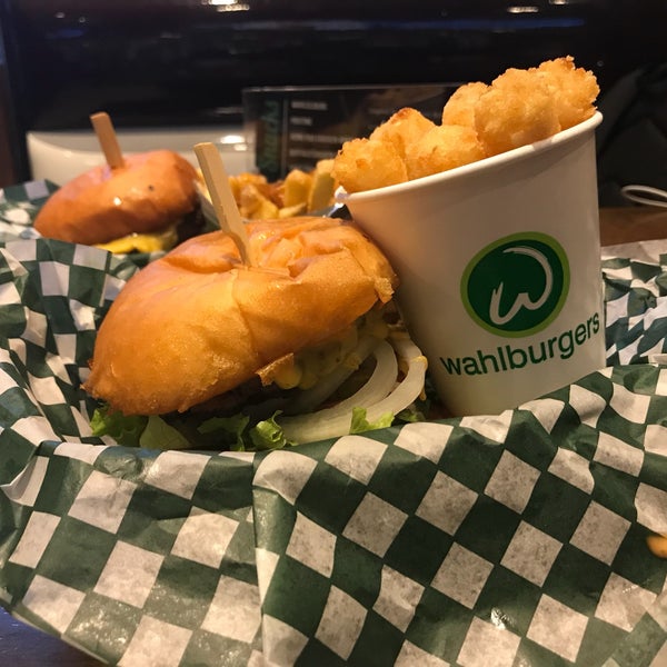 Photo taken at Wahlburgers by Jessycka on 9/14/2018