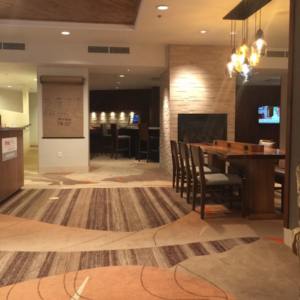 Foto scattata a Hilton Sedona Resort at Bell Rock da Joe H. il 10/21/2017