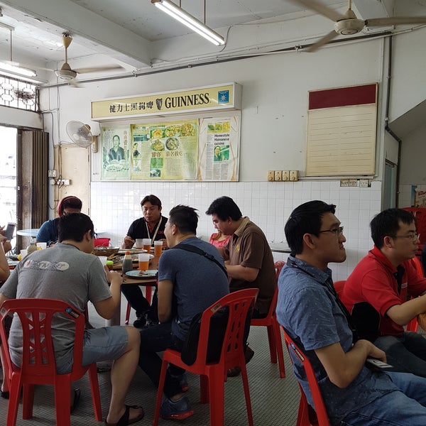 รูปภาพถ่ายที่ Restoran Ping Wah โดย Andy T. เมื่อ 7/29/2016