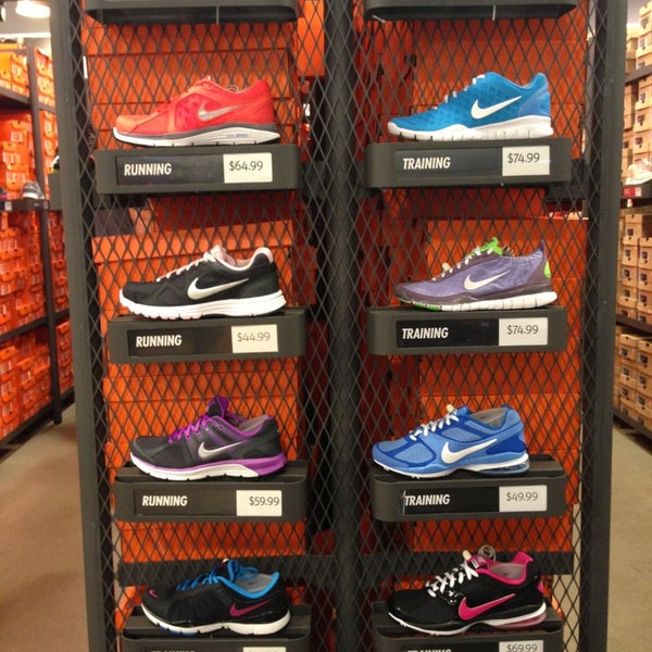 clinton crossing nike