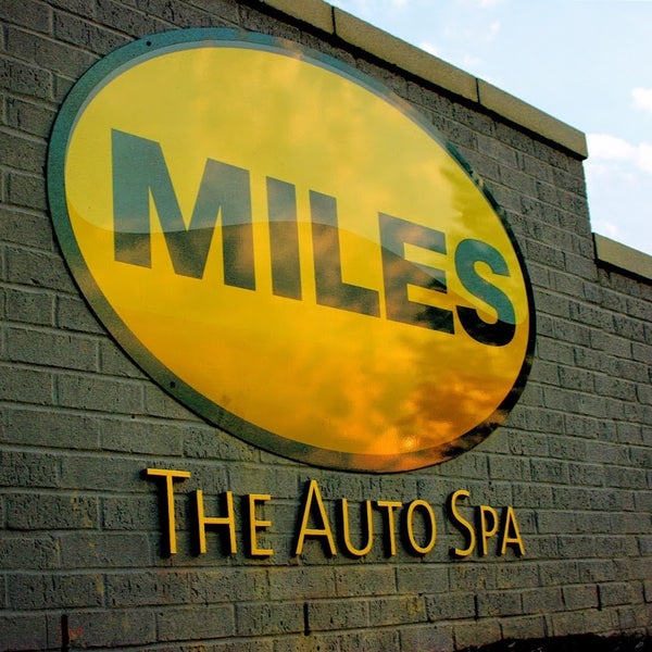 Foto scattata a MILES The Auto Spa da MILES The Auto Spa il 7/28/2015