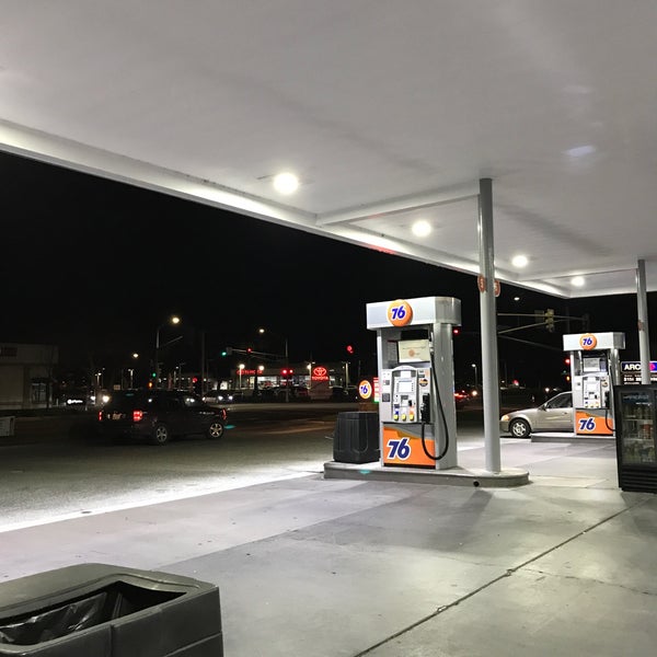 Valero (Now Closed) Fuel Station in Palo Alto