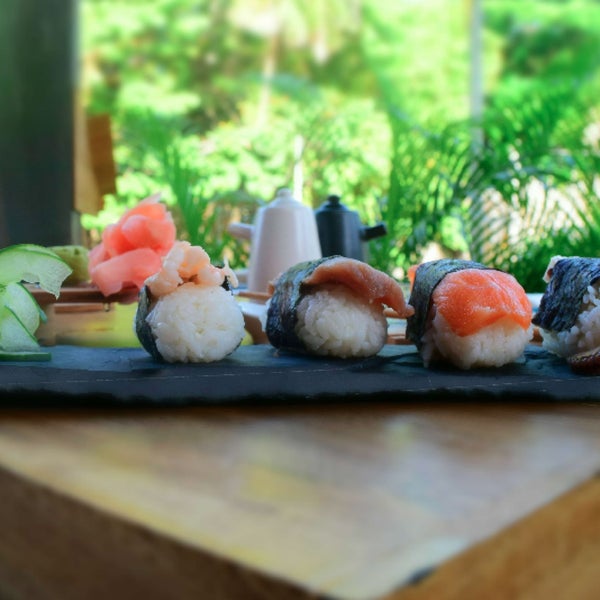 Gyosas, yakimeshi, and sashimi tostadas are great! Delicious sushi-bar with great ambience!!!
