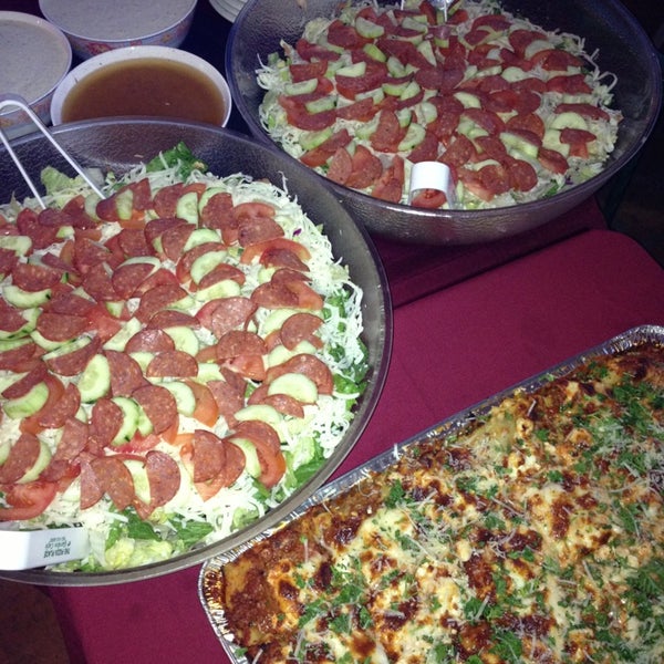 Foto diambil di The Pizza Place &amp; Garden Cafe oleh Mitch W. pada 3/28/2013