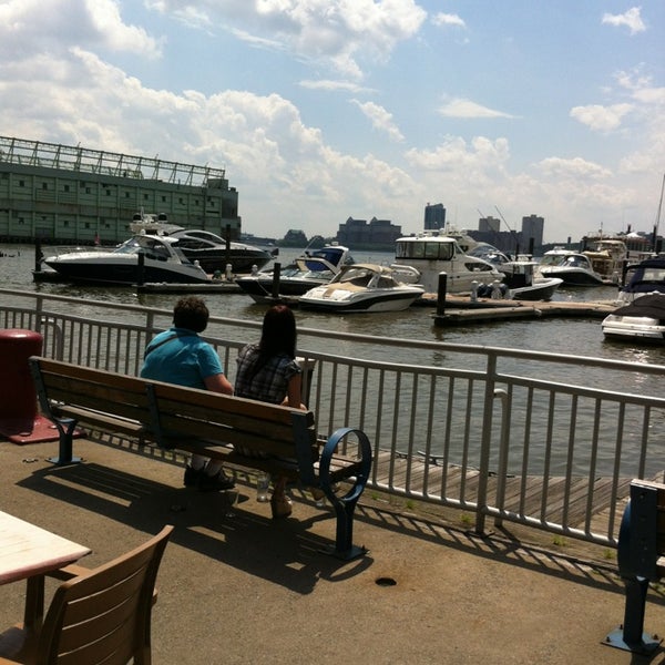 รูปภาพถ่ายที่ Chelsea Brewing Company โดย Jason B. เมื่อ 6/17/2013