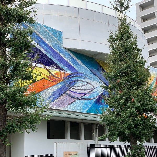 Fotos Em 池尻小学校第二体育館 Campo De Futebol De Faculdade Em 世田谷区