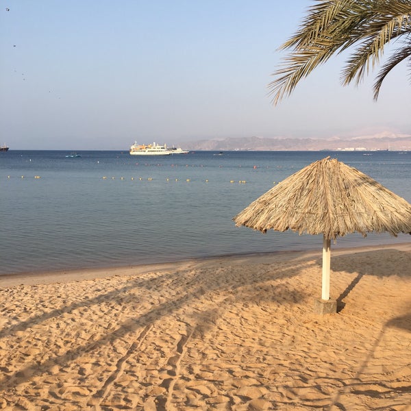รูปภาพถ่ายที่ Mövenpick Resort &amp; Residences Aqaba โดย Zaina เมื่อ 9/20/2019
