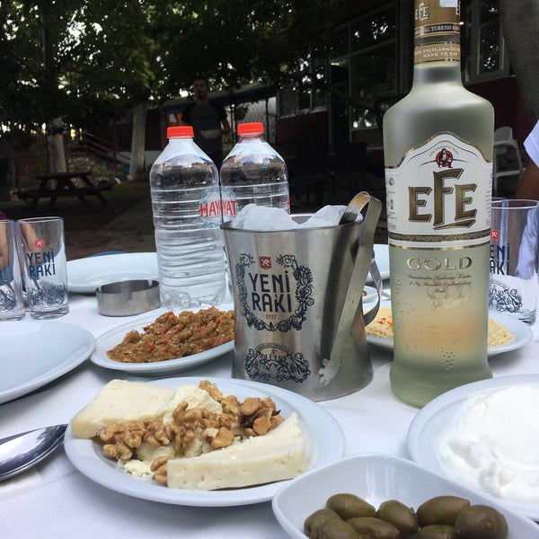 รูปภาพถ่ายที่ Meşelik Et &amp; Balık Restaurant โดย Burak A. เมื่อ 6/20/2020