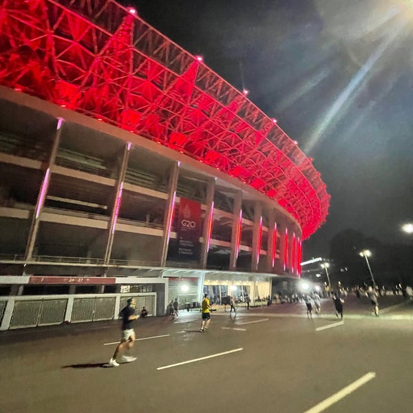 Foto diambil di Stadion Utama Gelora Bung Karno oleh Ade pada 7/5/2022