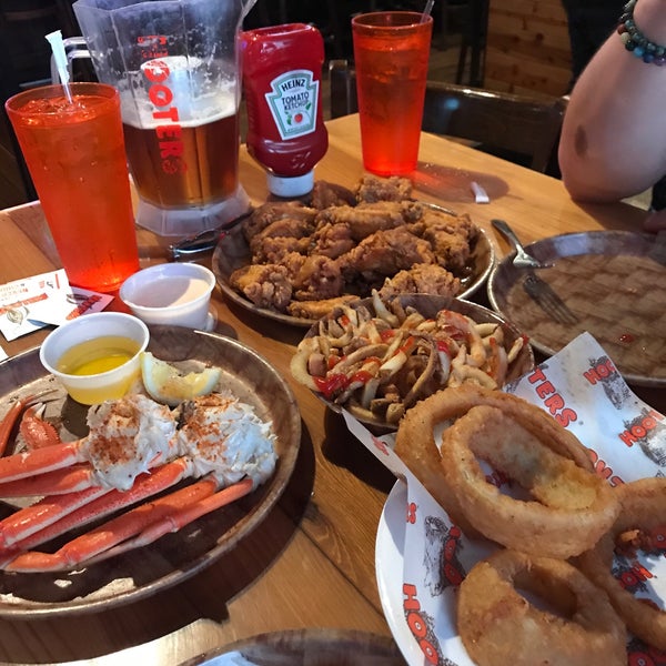 Photo taken at Hooters by Sonat A. on 9/29/2019