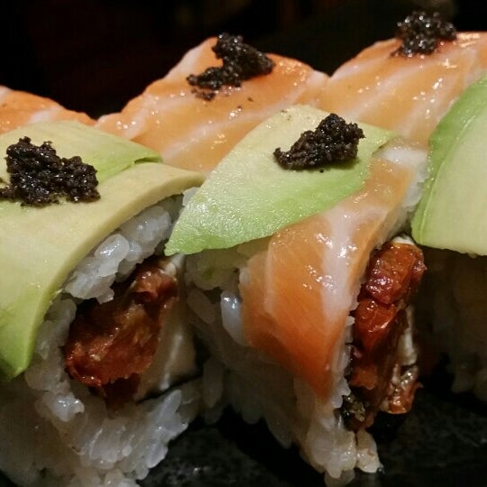Maravilloso sushi, tempura sublime. Prueba los makis especiales. Los nigiris de pez mantequilla son un must.