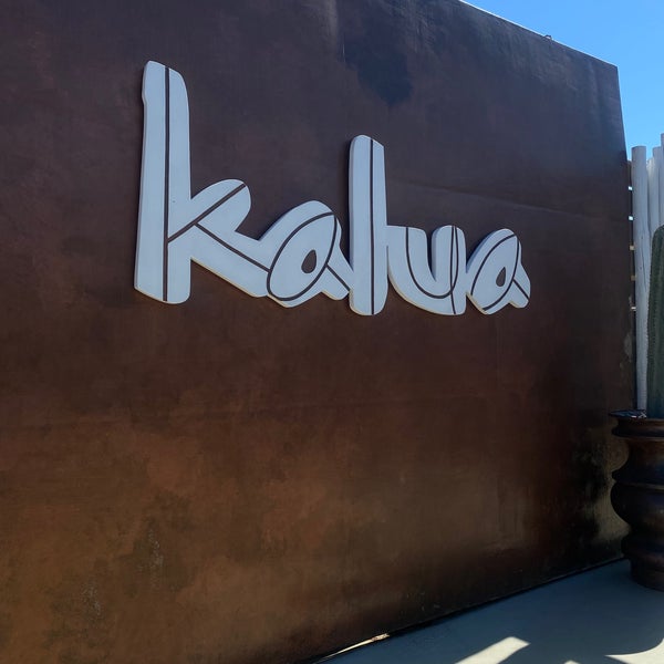 รูปภาพถ่ายที่ Kalua โดย Sultan เมื่อ 8/1/2023