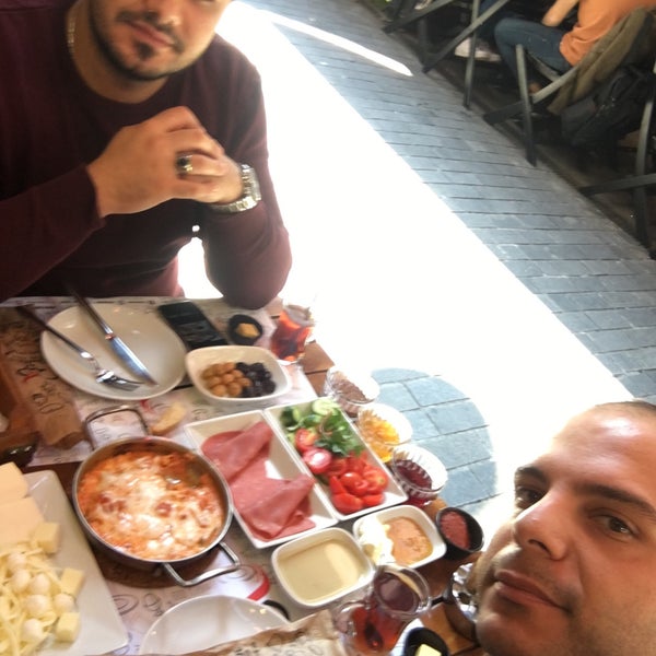 Foto diambil di Balkon Cafe &amp; Kahvaltı oleh Ashkan pada 11/2/2019