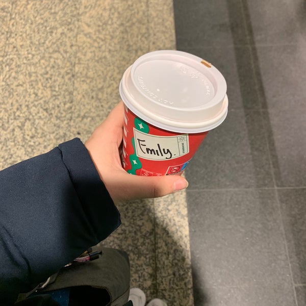 Das Foto wurde bei Starbucks von Emily am 1/9/2023 aufgenommen