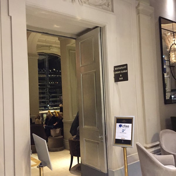 รูปภาพถ่ายที่ Gordon Ramsay au Trianon โดย David เมื่อ 3/13/2018