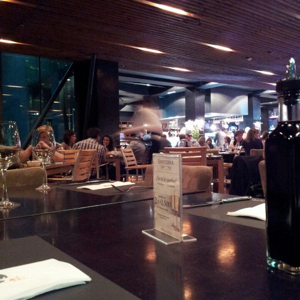 3/16/2013 tarihinde Roberto O.ziyaretçi tarafından Restaurant Santerra'de çekilen fotoğraf