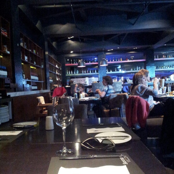 3/30/2013 tarihinde Roberto O.ziyaretçi tarafından Restaurant Santerra'de çekilen fotoğraf