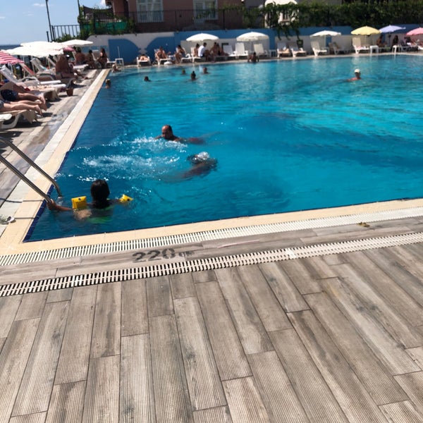 รูปภาพถ่ายที่ Kumburgaz Marin Princess Hotel โดย S.gündoğdu เมื่อ 8/15/2021