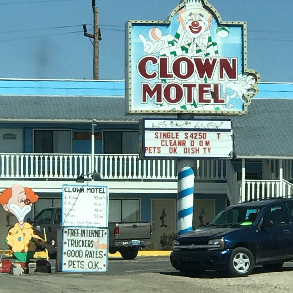 Мотель клоун. Clown Motel.