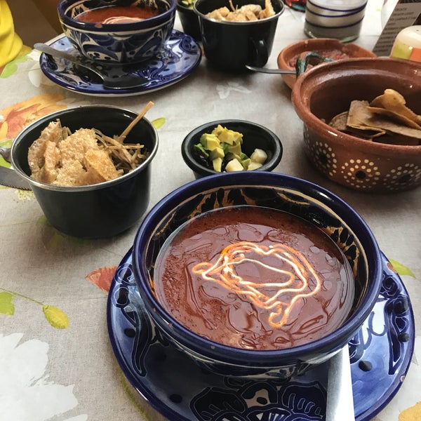 La sopa azteca una delicia, servicio excelente y el lugar súper agradable. (Solo no coinciden los horarios de la app con los del establecimiento).