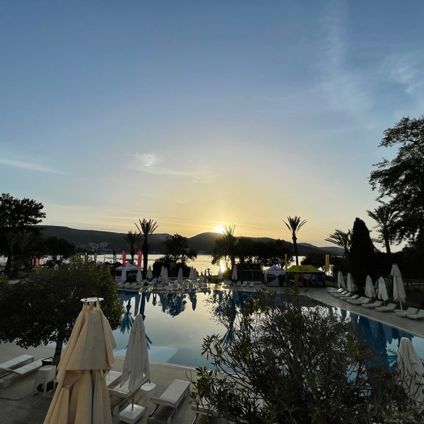 Photo taken at DoubleTree by Hilton Bodrum Isil Club Resort by Oytun O. on 4/24/2022