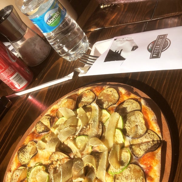 Photo prise au Pizza Job’s par Ecem Ada B. le1/8/2019