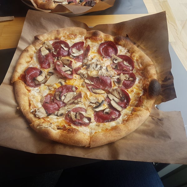 Kasap sucuklu pizza denedim lezzet on numara 😍 ilgi mukemmel