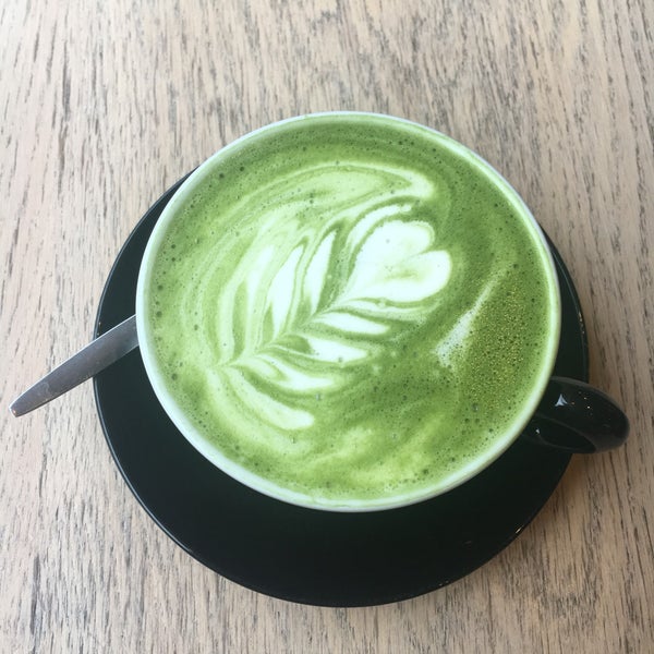 Treat yourself on a matcha latte while you chill out or focus on the work you need to do. The Oosterpark is near if you feel like stretching your legs and enjoy the green surroundings.