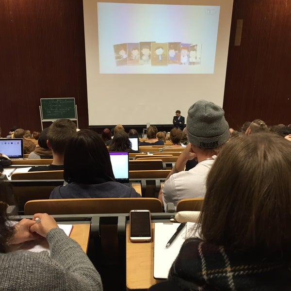 Photo prise au Universität Hamburg par Yakub E. le10/29/2015