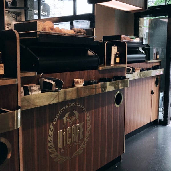 Foto tirada no(a) ViCAFE - Barista Espresso Bar por Nourah em 7/31/2019