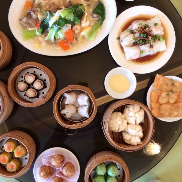 Photo taken at Szechuan Garden Chinese Restaurant by Fiona L. on 7/18/2014