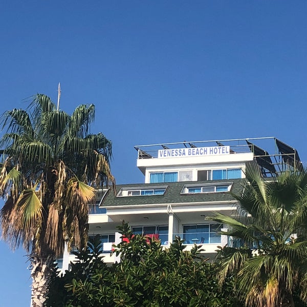 รูปภาพถ่ายที่ Venessa Beach Hotel โดย Başkentli I. เมื่อ 8/9/2018