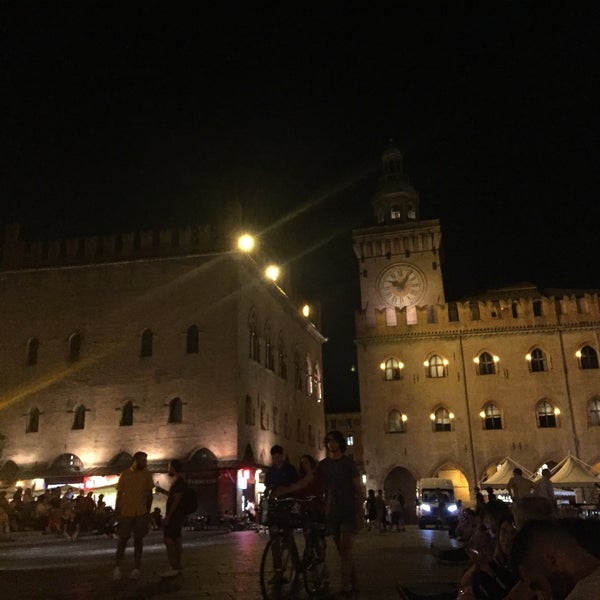 Photo taken at Piazza Maggiore by Sabien v. on 9/22/2018