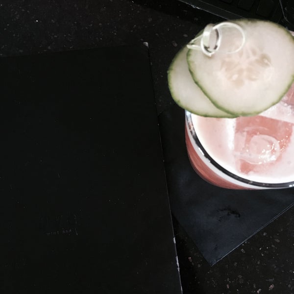 Das Foto wurde bei Uva Wine &amp; Cocktail Bar von daisy am 8/20/2017 aufgenommen