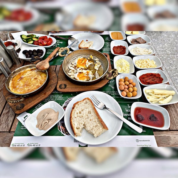 รูปภาพถ่ายที่ Havva Hanım&amp;Balaturka โดย Zahra R. เมื่อ 10/4/2021