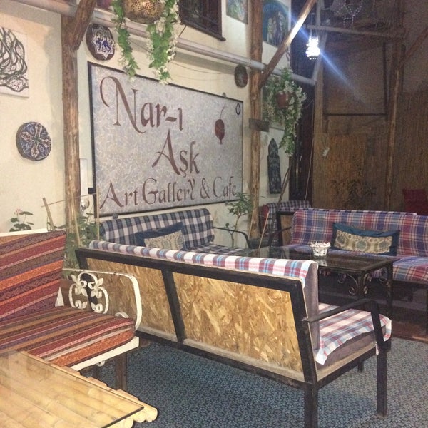 Das Foto wurde bei Nar-ı Aşk Cafe von Sultan A. am 10/28/2019 aufgenommen