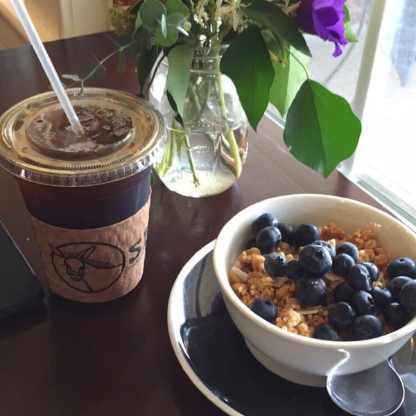 Vanilla cold brew & their yogurt with granola and fresh blueberries were delicious. I love that they have fresh flowers on the tables.