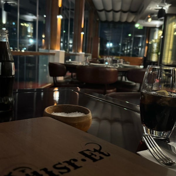 2/21/2024 tarihinde Bandarziyaretçi tarafından Nusr-Et Steakhouse Doha'de çekilen fotoğraf
