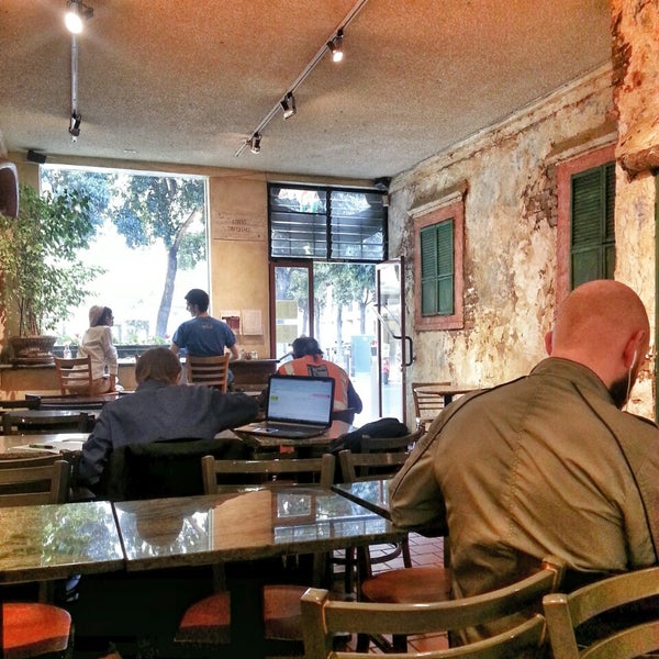 5/9/2014 tarihinde Joely L.ziyaretçi tarafından Tricolore caffè &amp; pizzeria'de çekilen fotoğraf