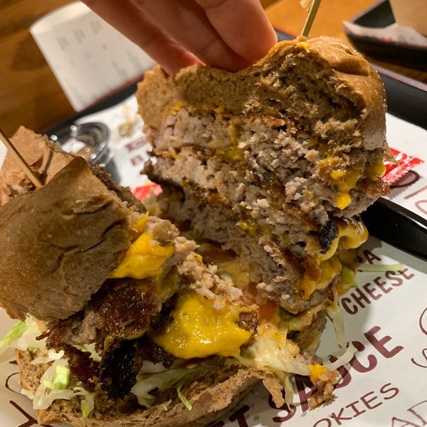 Foto tirada no(a) Nevada Burger por مًؤًيدًً ا. em 1/20/2022